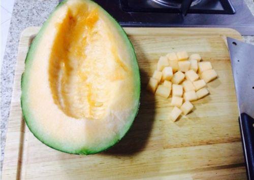 大羚羊吃哈密瓜,自然界的和谐共生