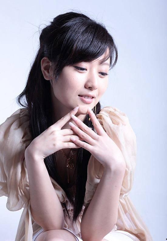 白冰吃的网纹瓜,夏日清新滋味尽在其中